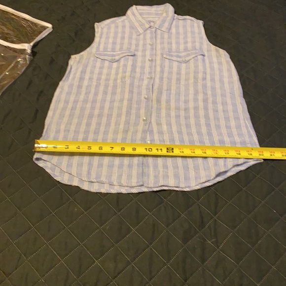 Solutions button down shirt size small - Picture 4 of 13